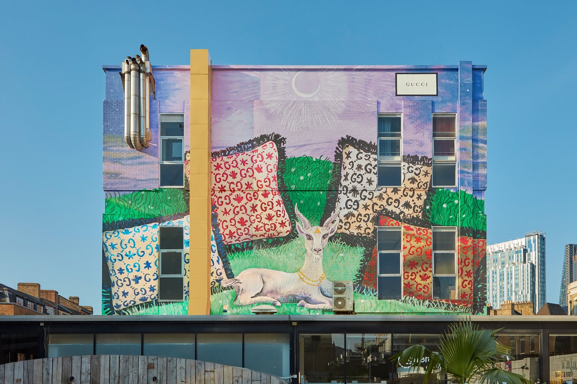 Illustrations of Gucci Décor on Display on Gucci ArtWalls Illustrations of Gucci Décor on Display on Gucci ArtWalls