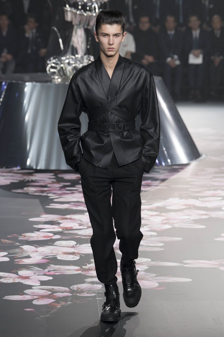 Sexy cyborgs and future fashions: Kim Jones takes the Dior man to Tokyo –  HERO