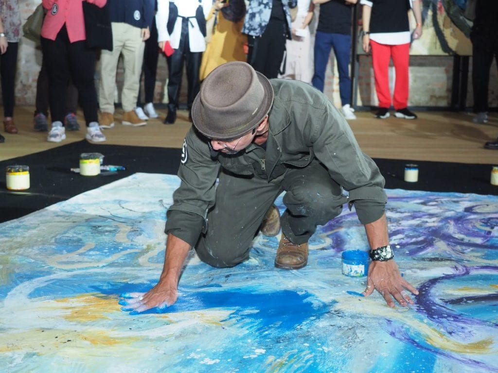 Malaysian artist Jalaini Abu Hassan teams up with Bell & Ross to present art in the dark Malaysian artist Jalaini Abu Hassan teams up with Bell & Ross to present art in the dark