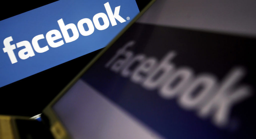 Facebook teams up with Ray-Ban owner Luxottica to create AR glasses