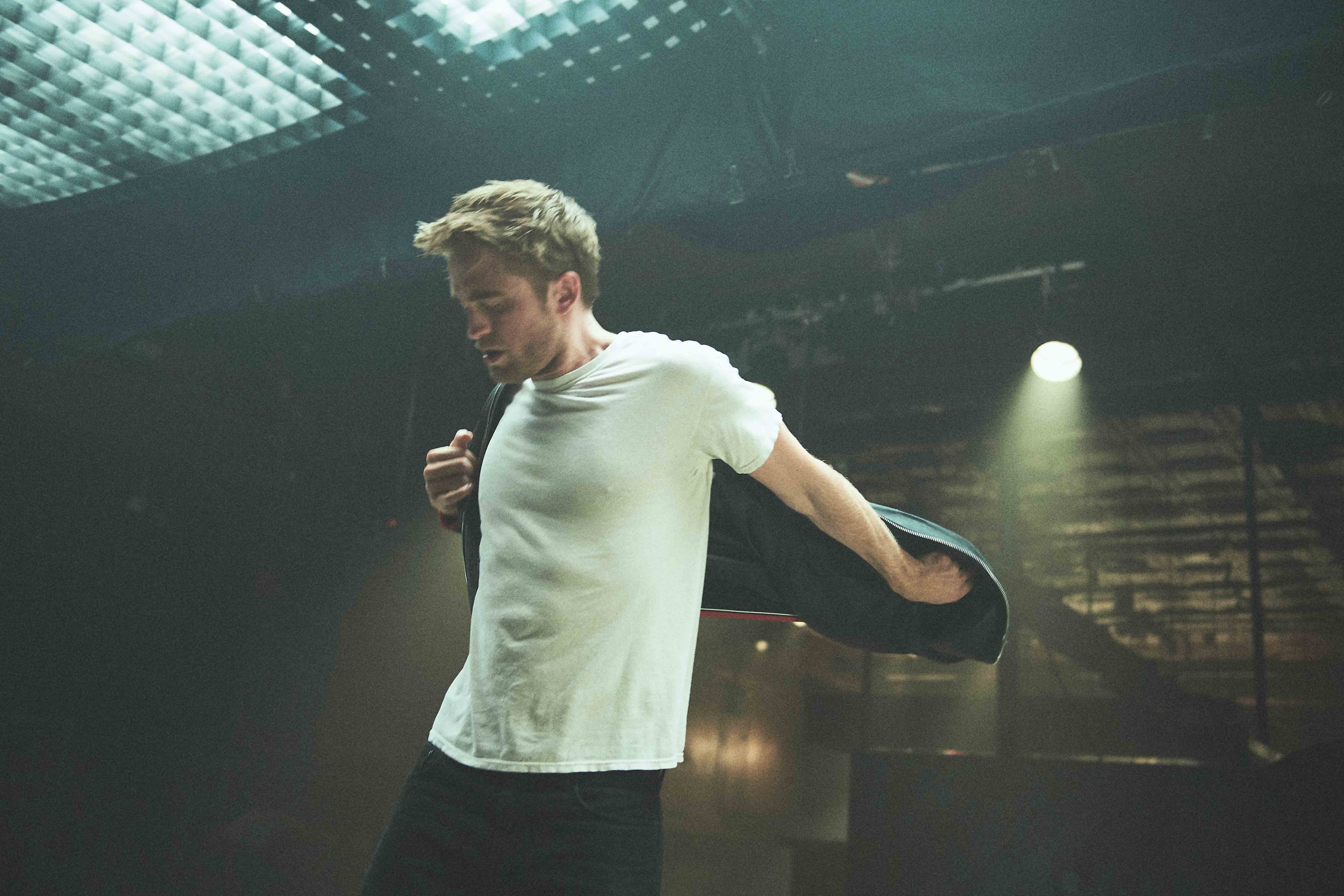 L be your man. Dior homme Robert Pattinson.