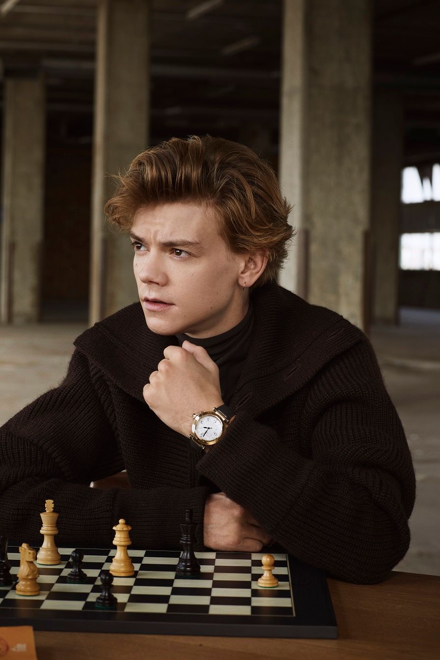 Close-up of Thomas Brodie-Sangster as Benny Watts on the cover of Sports  Illustrated & Chess Review from the set of The Queen's Gambit.…