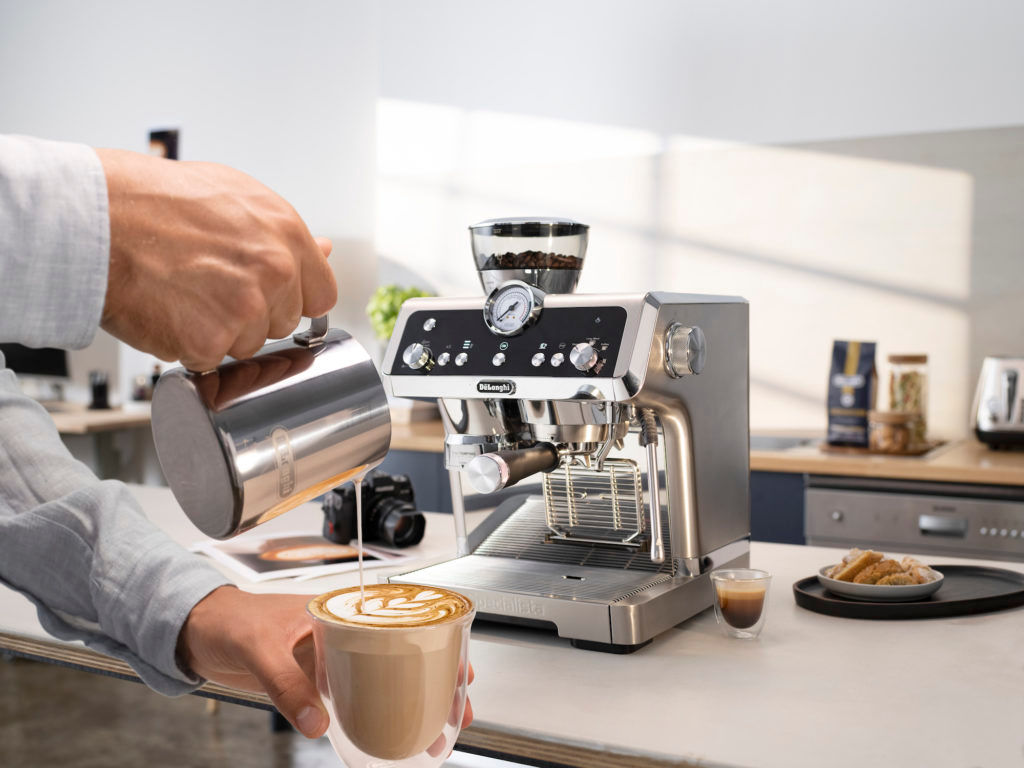 De’Longhi Demonstrates The Art Of The Brew At Tang Plaza