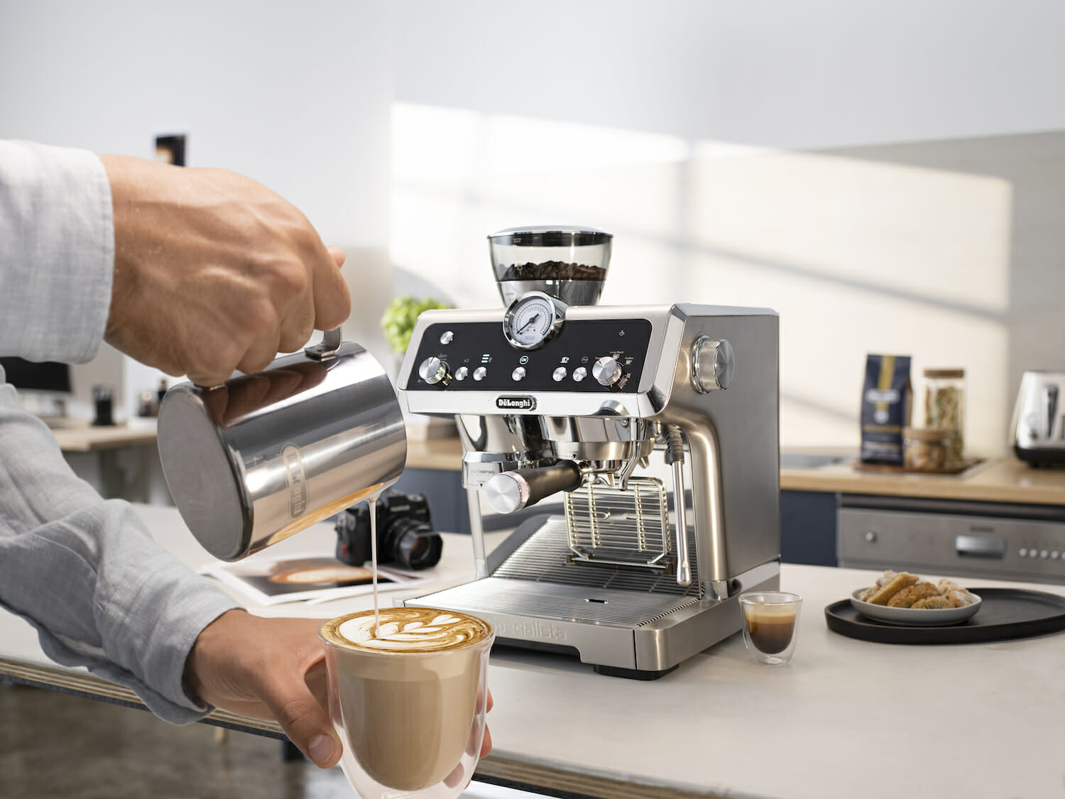 Brew espresso : Single shot basket and double shot basket with DeLonghi  Dedica EC685. 