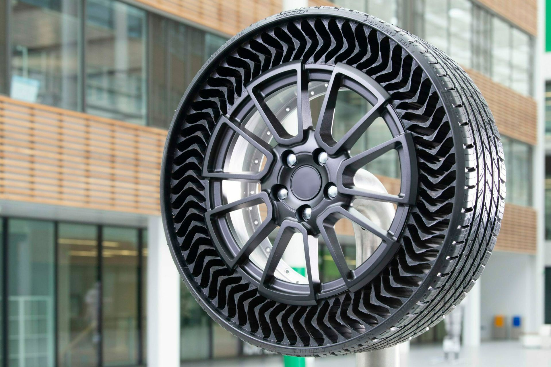 Michelin Uptis Will Make Puncture Proof And Airless Tyres A Reality