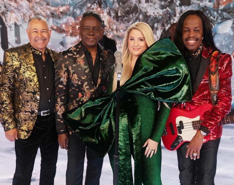 10 Modern Christmas Songs To Put On Your Festive Playlist