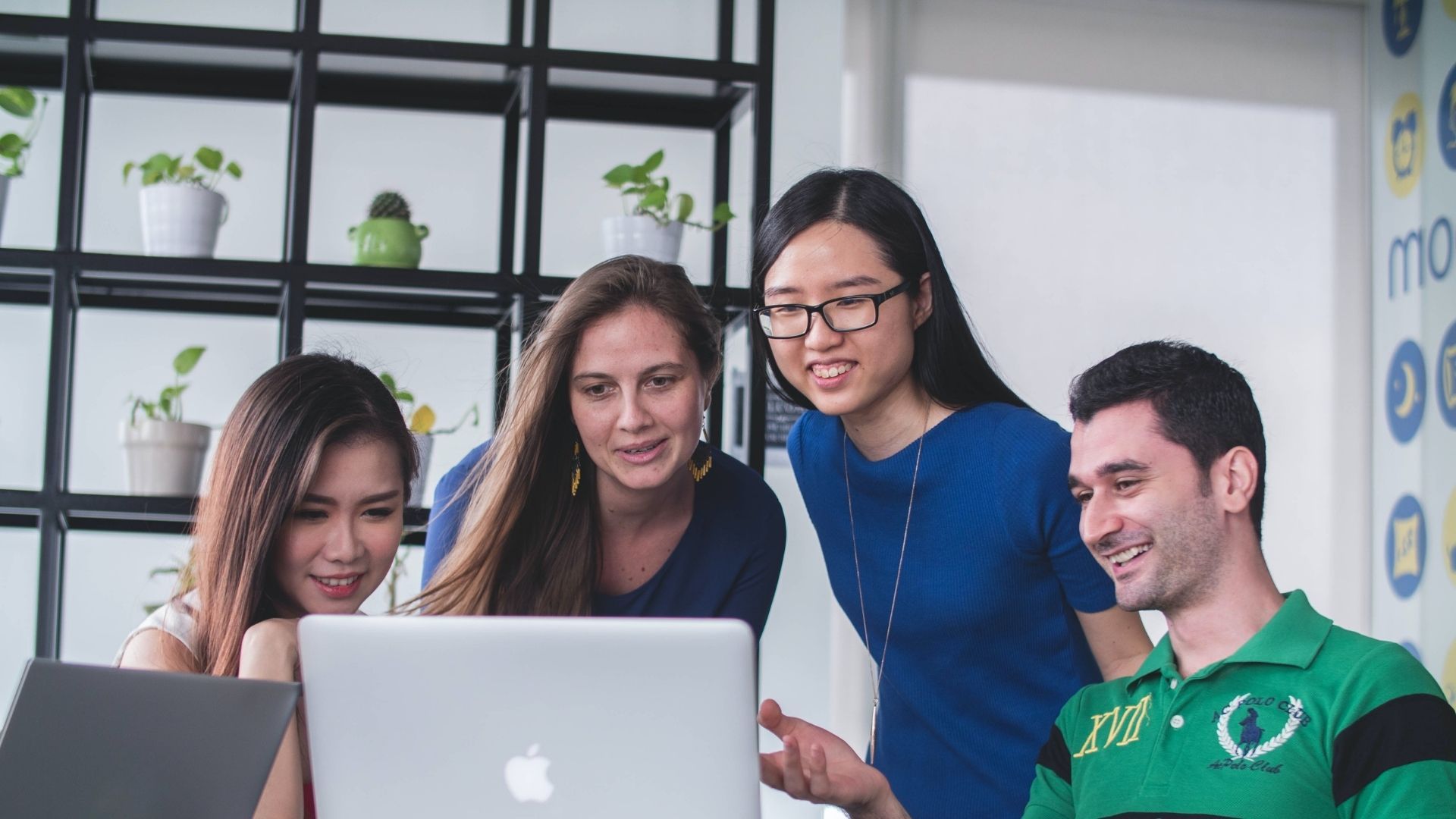 Things to keep in mind before starting a business: Strong team