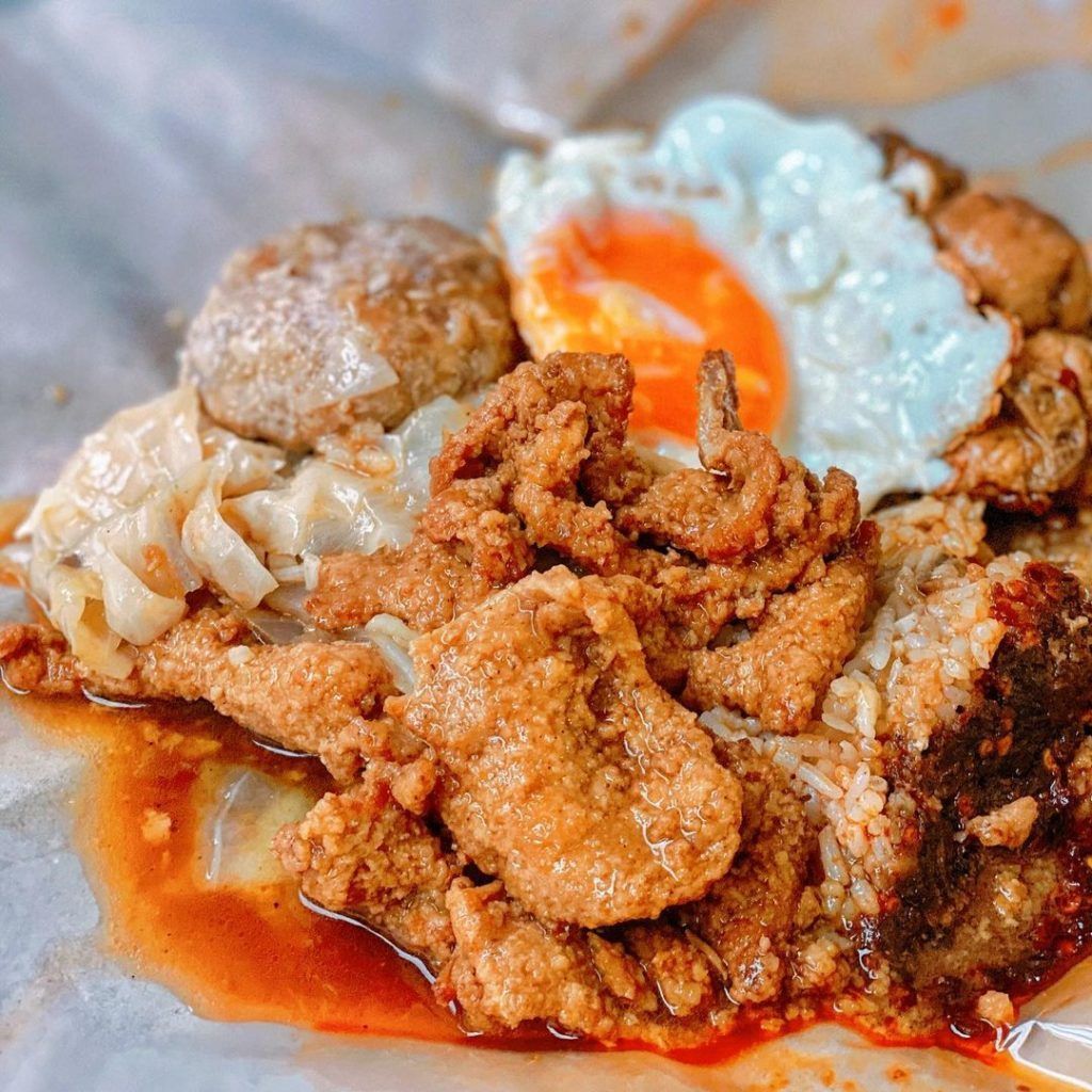 Hainanese Curry Rice curry chicken fried egg curry sauce curry rice stalls scissors cut curry rice perfect curry gravy combination good curry rice pork chop gravy curry rice fix chicken curry