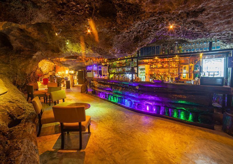 Unusual bars in the world: Alux