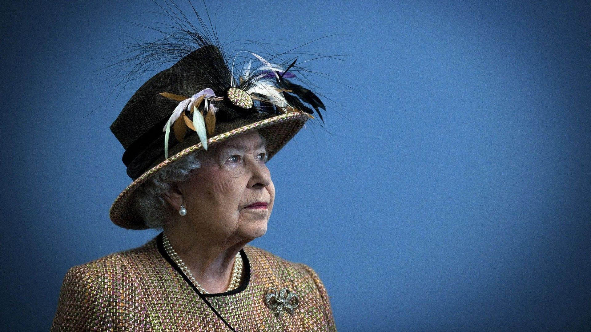 All Of The Most Memorable Pop Culture Cameos By Queen Elizabeth II