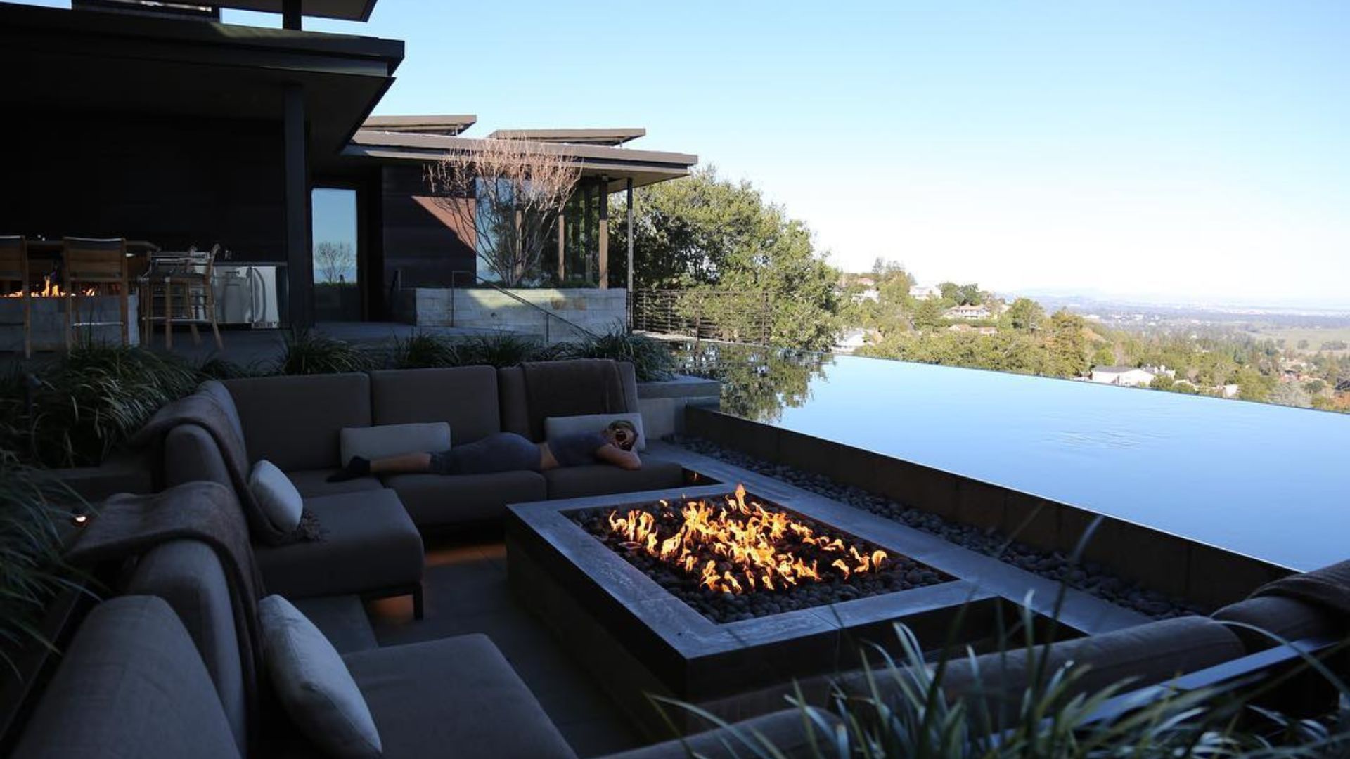 Expensive things owned by Beyonce: Mansion