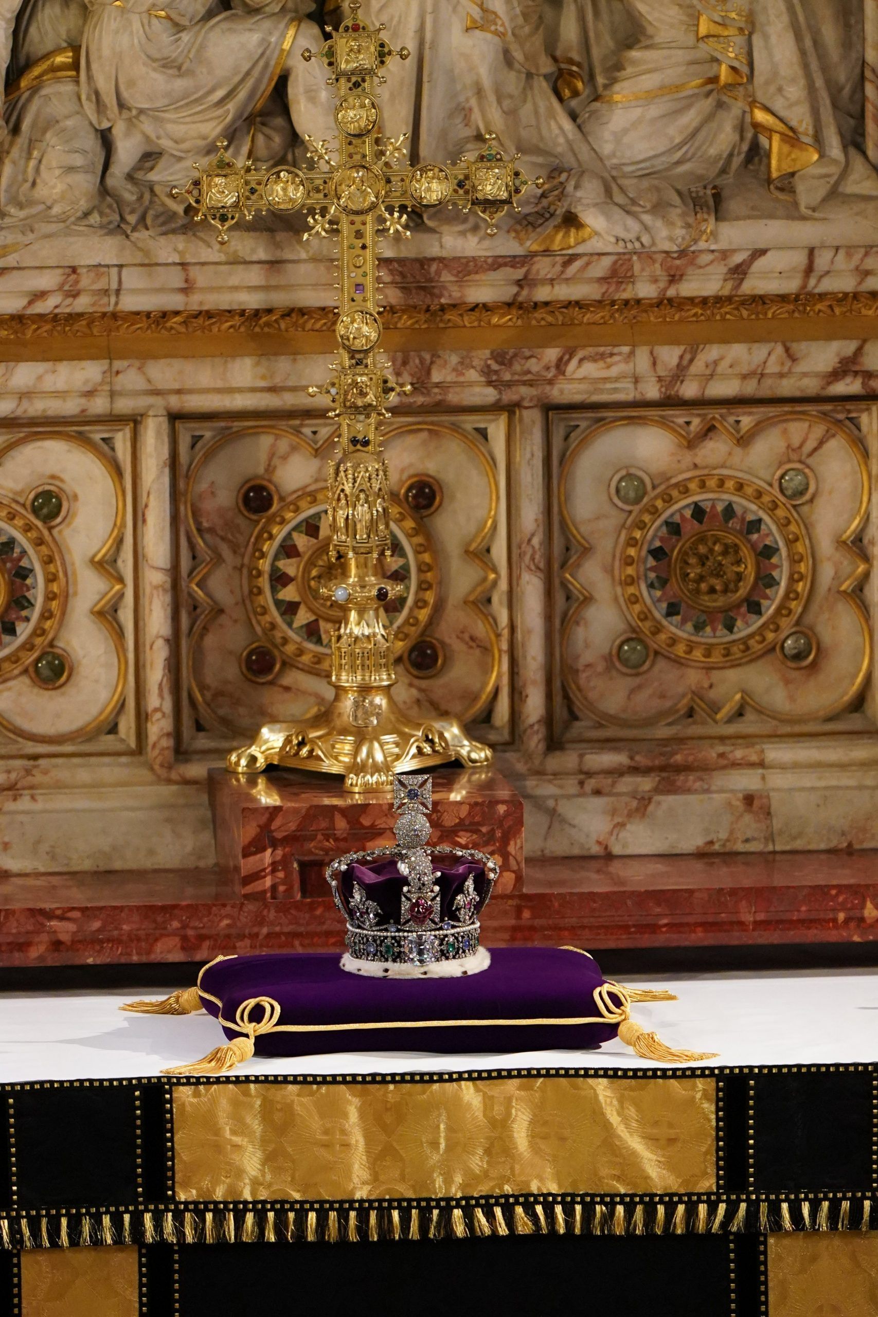 Queen Elizabeth II crown