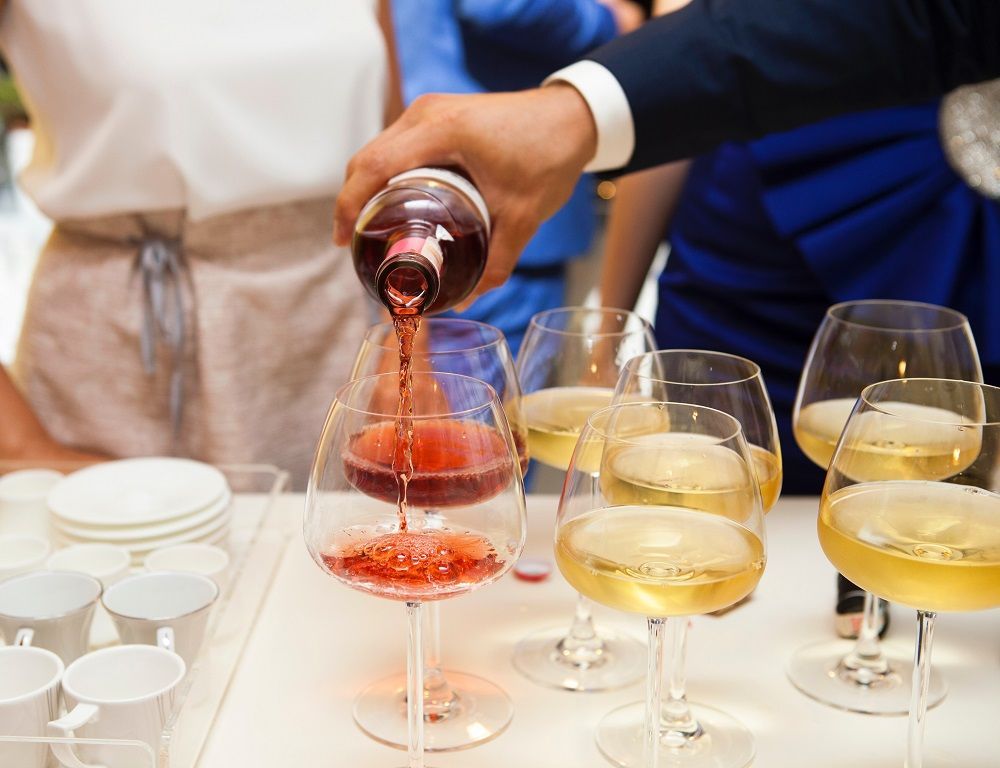 taste wine