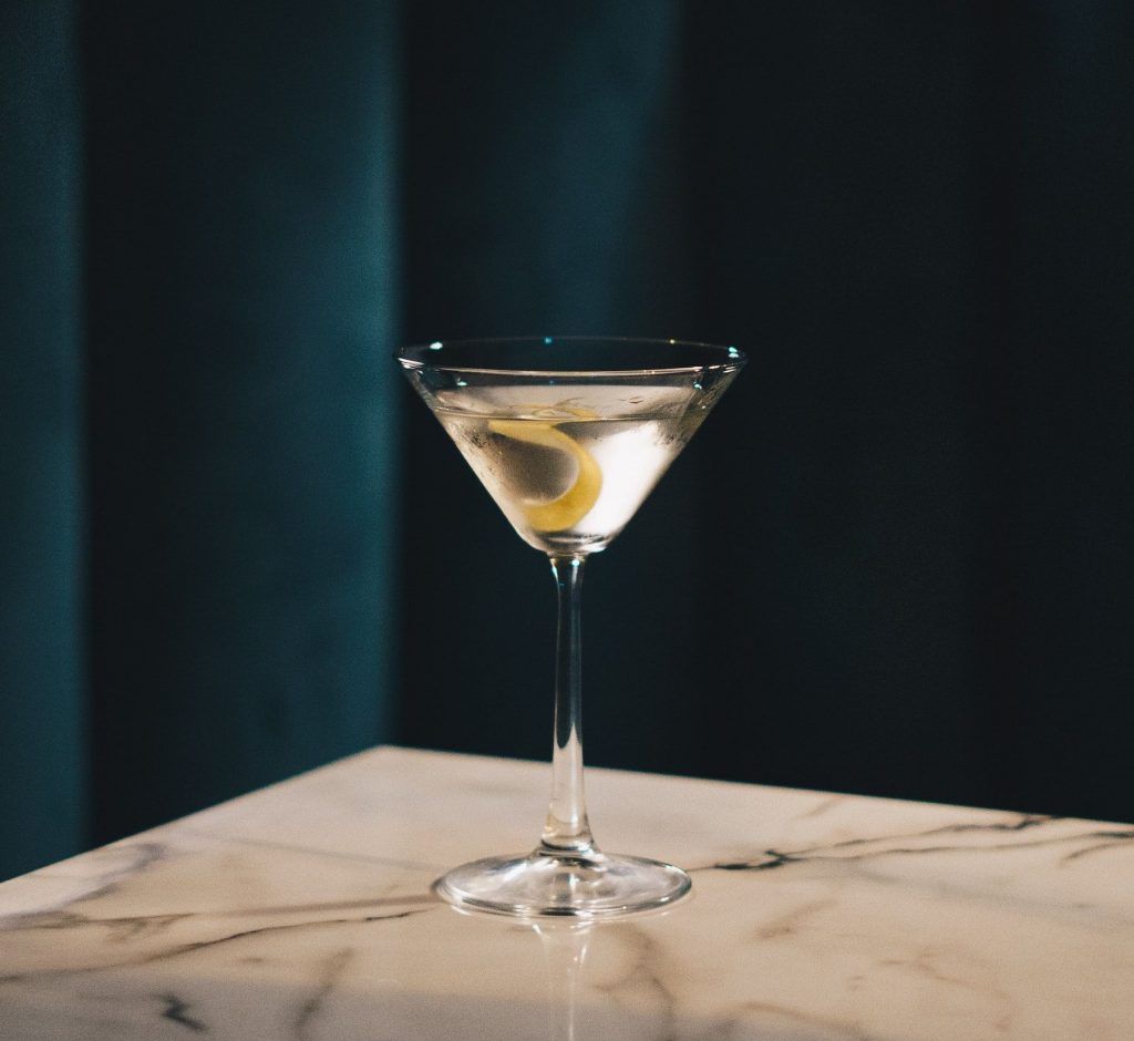 A Step-By-Step Guide To Make The Perfect Martini
