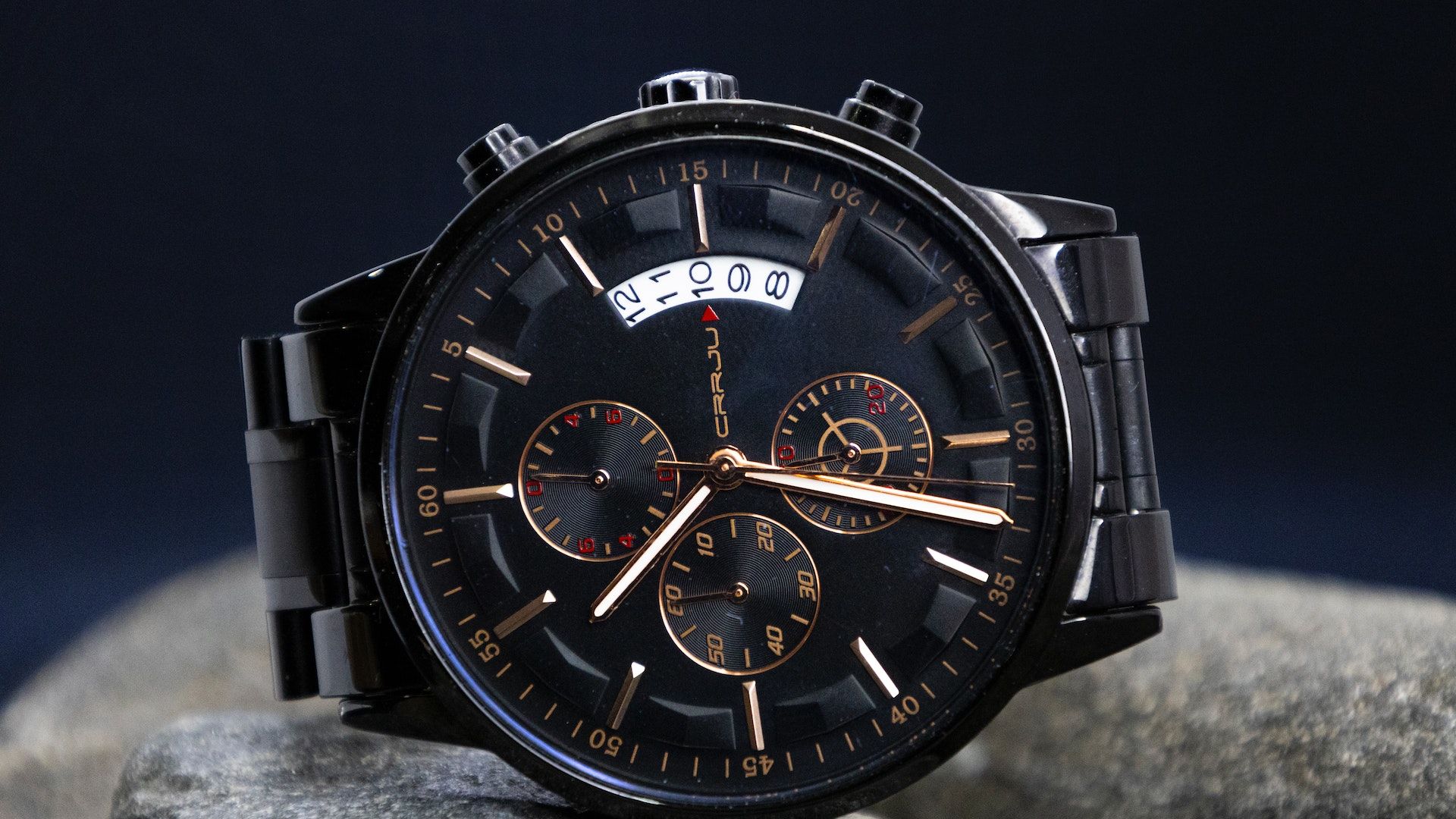 Amp Up Your Style Quotient With The Trendiest Black Watches For Men