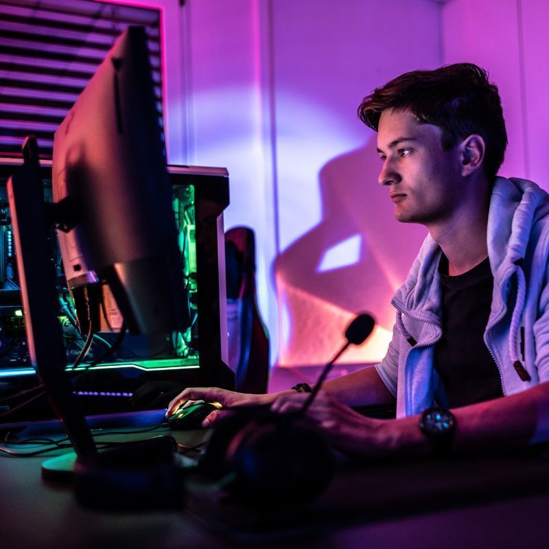 5 Signs You’re Spending Too Much Time In Front Of The Computer