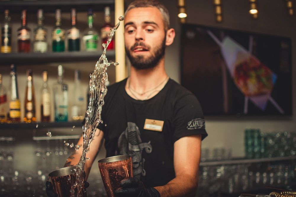stir or shake cocktails