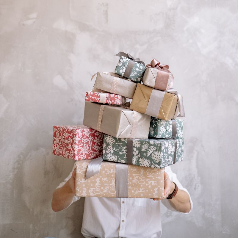 Valentine’s Day 2023: From Grooming To Fashion, The Best Gifts To Give Your Girlfriends This Year