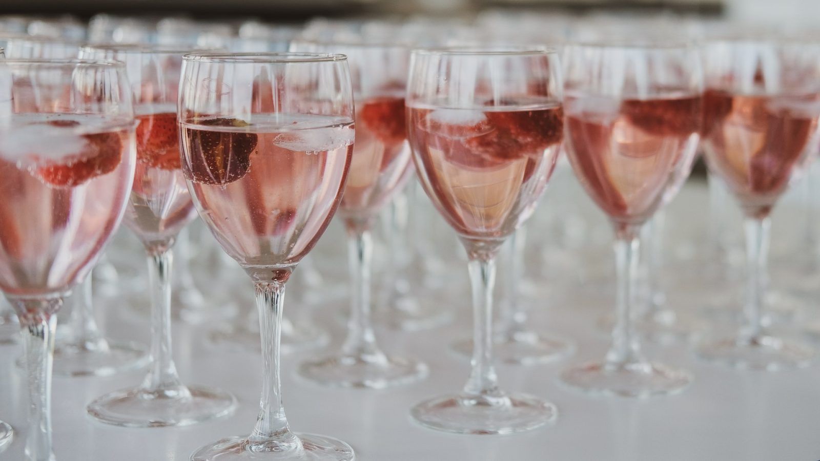 Did You Know? You Can Put Ice In Your White Wine