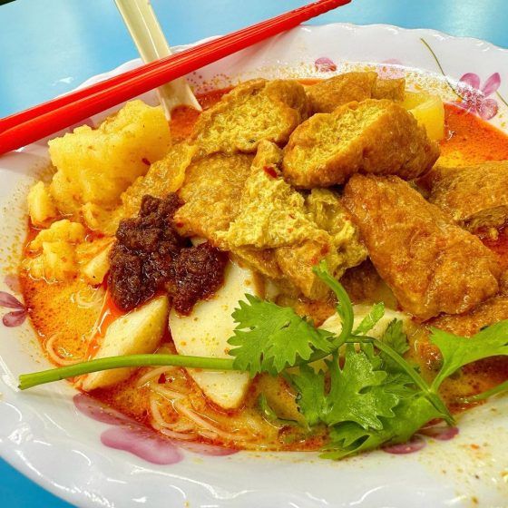 Da Po Hainanese Chicken Rice & Curry Chicken Noodle