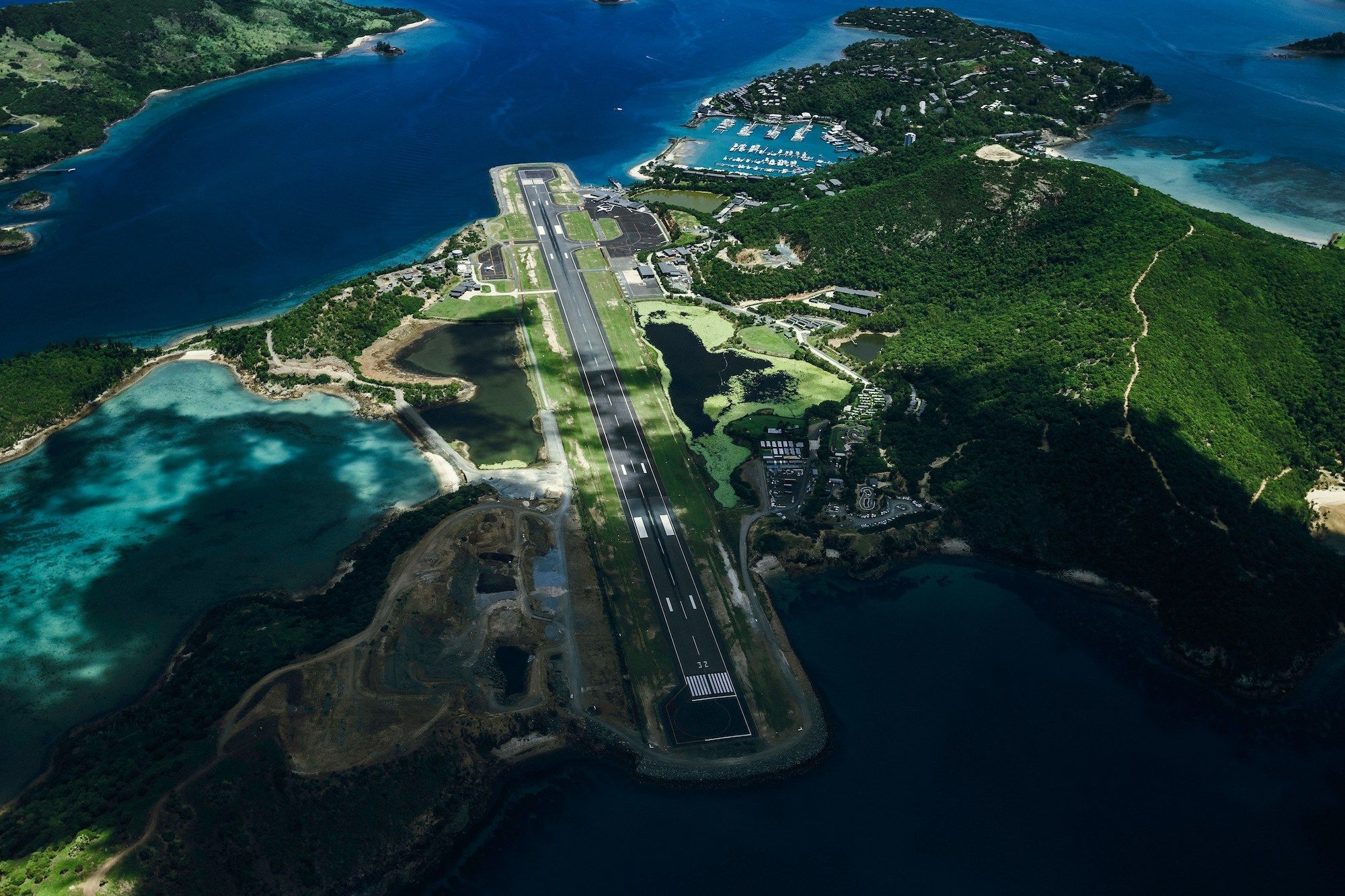 The World’s Most Jaw-Dropping Plane Landings (You’ll Forget to Blink)