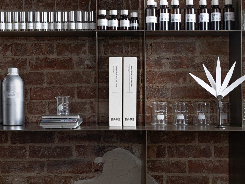 文学・小説 LE LABO THE ESSENCE OF SLOW PERFUMERY Le Labo's The Essence of Slow Perfumery Coffee Table Book