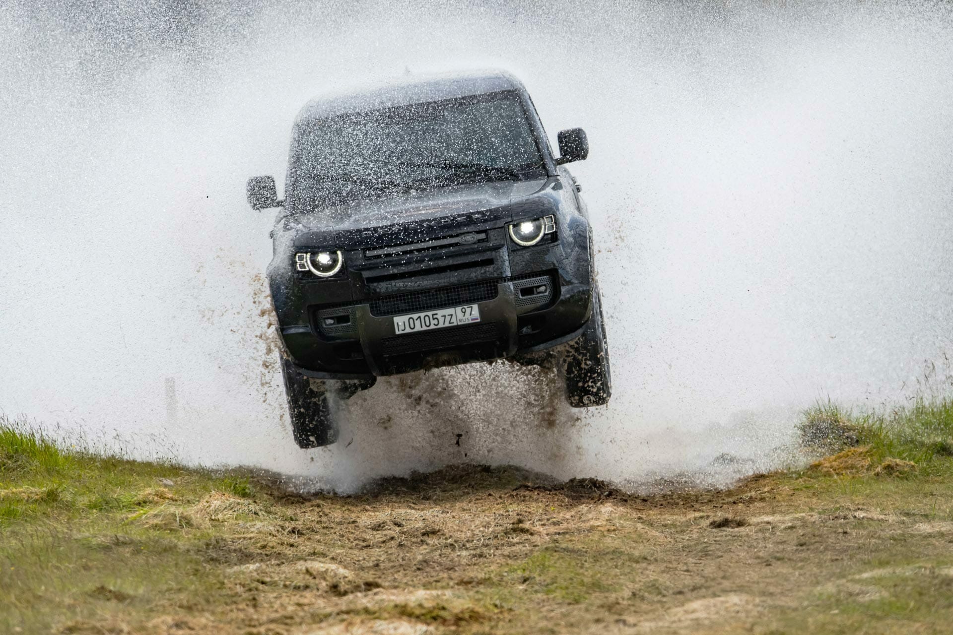Land Rover Defender No Time to Die