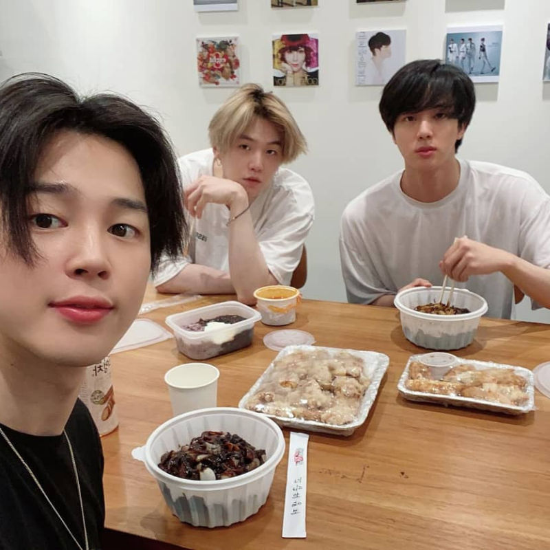 Fried Chicken To Tteokbokki: All The Favourite Foods Of K-pop Idols