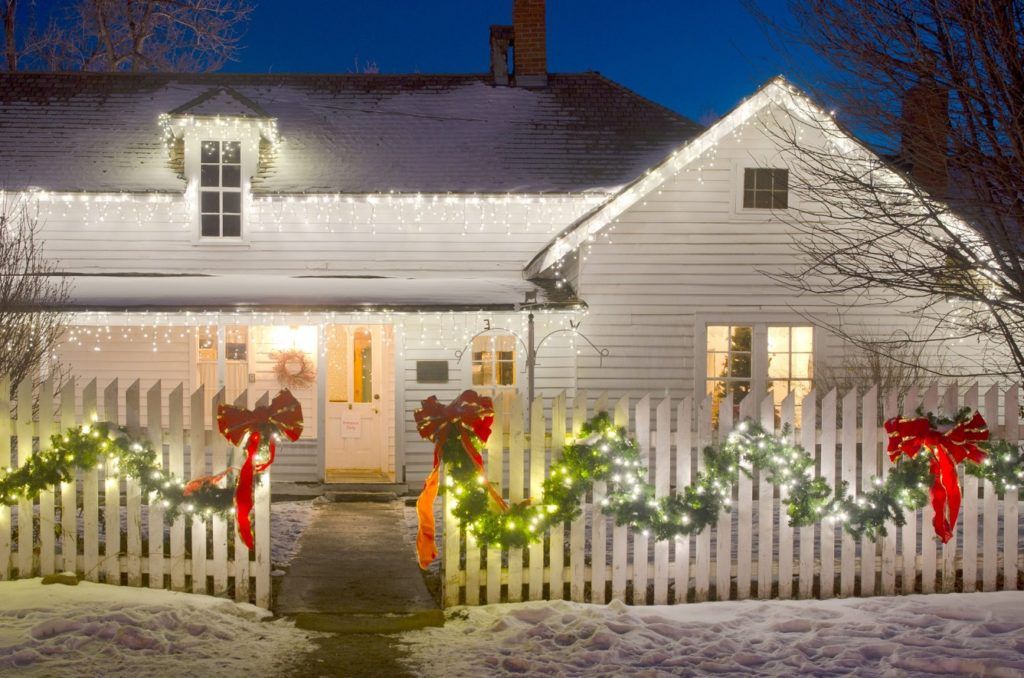 Research Suggests That People Who Decorate Their Homes For The Holidays Seem Friendlier To Their Neighbours