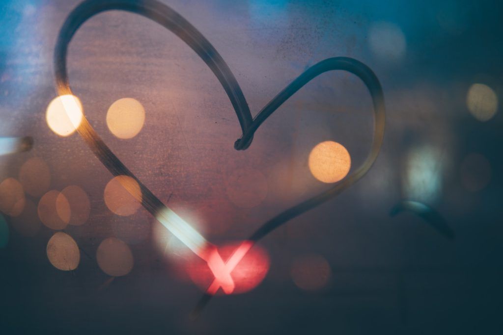 A Simple And Easy Guide To Understanding Love Languages (And Making Them Work In Your Relationship)