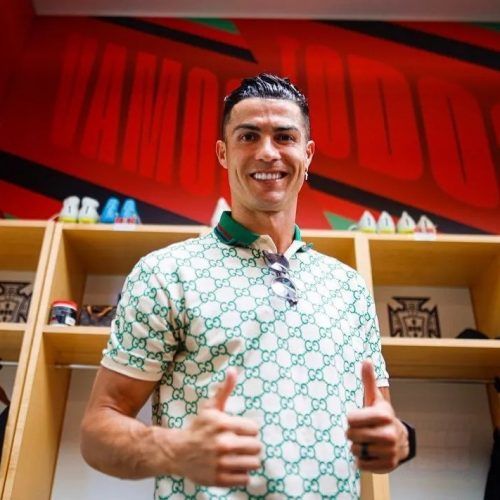 The printed shirt Louis Vuitton worn by Cristiano Ronaldo on his account  Instagram @cristiano