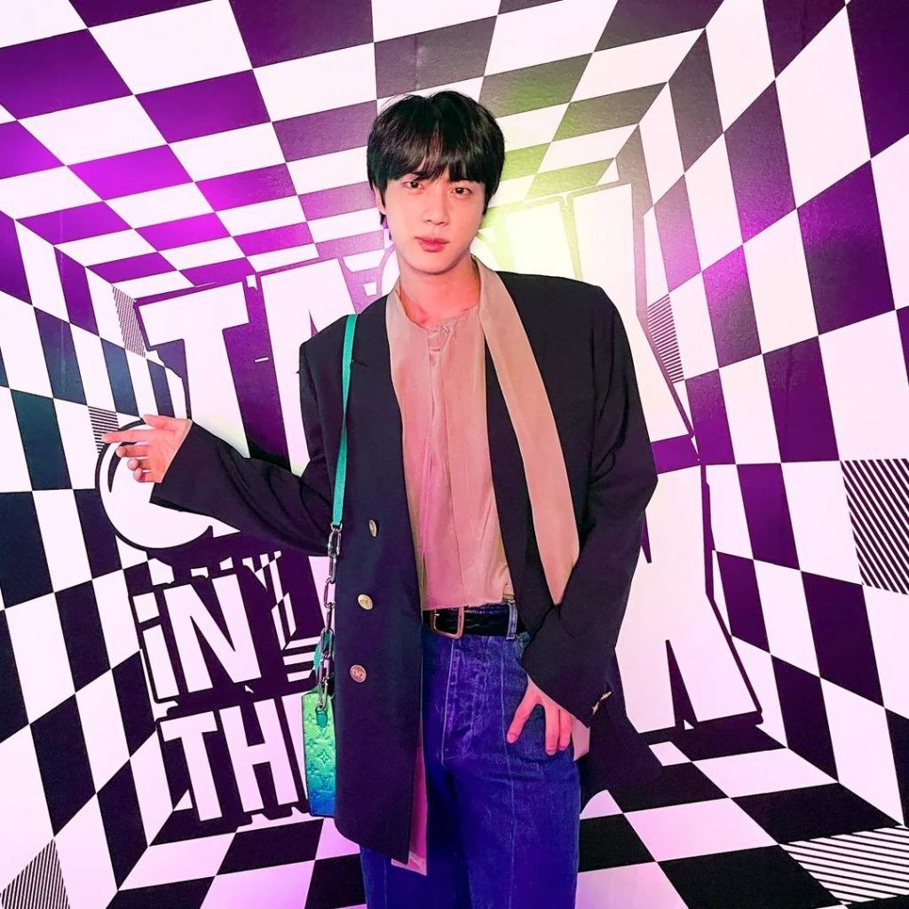 These Stylish Korean Outfits Will Look Good On Anyone