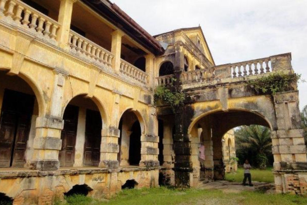 99-door mansion