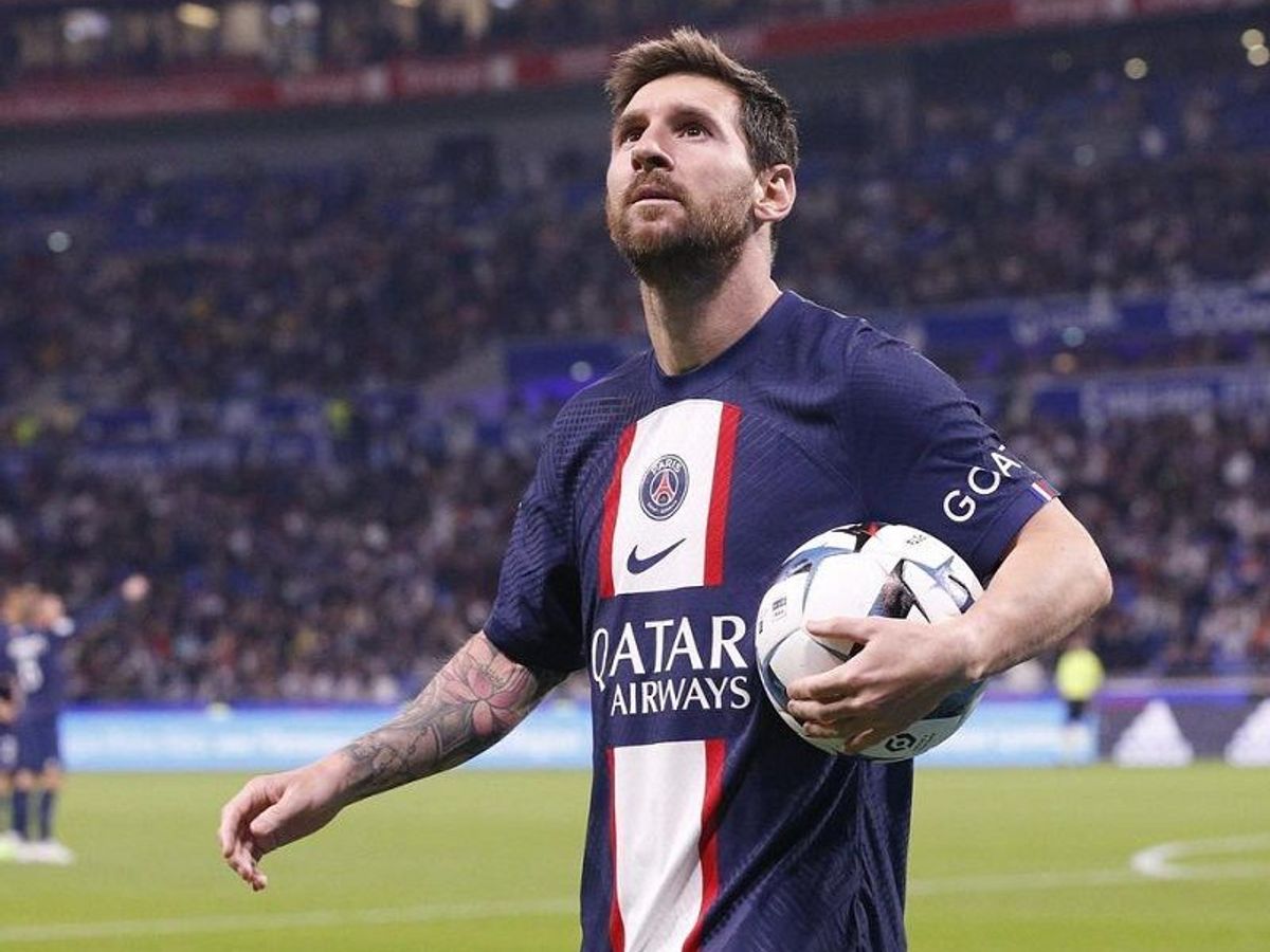 Argentina star Lionel Messi poses with Pumas shirt on social media - AS USA