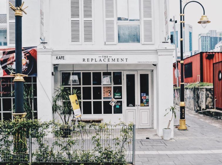 The Replacement - Lodge & Kitchen