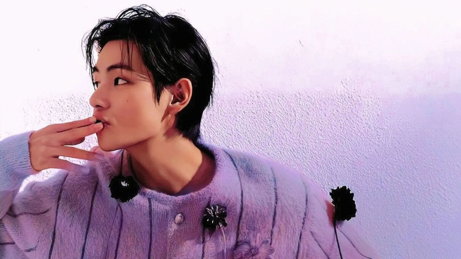 From ‘Gucci’ To ‘Nike,’ Take A Closer Look At BTS-Member V’s Opulent Shoe Collection