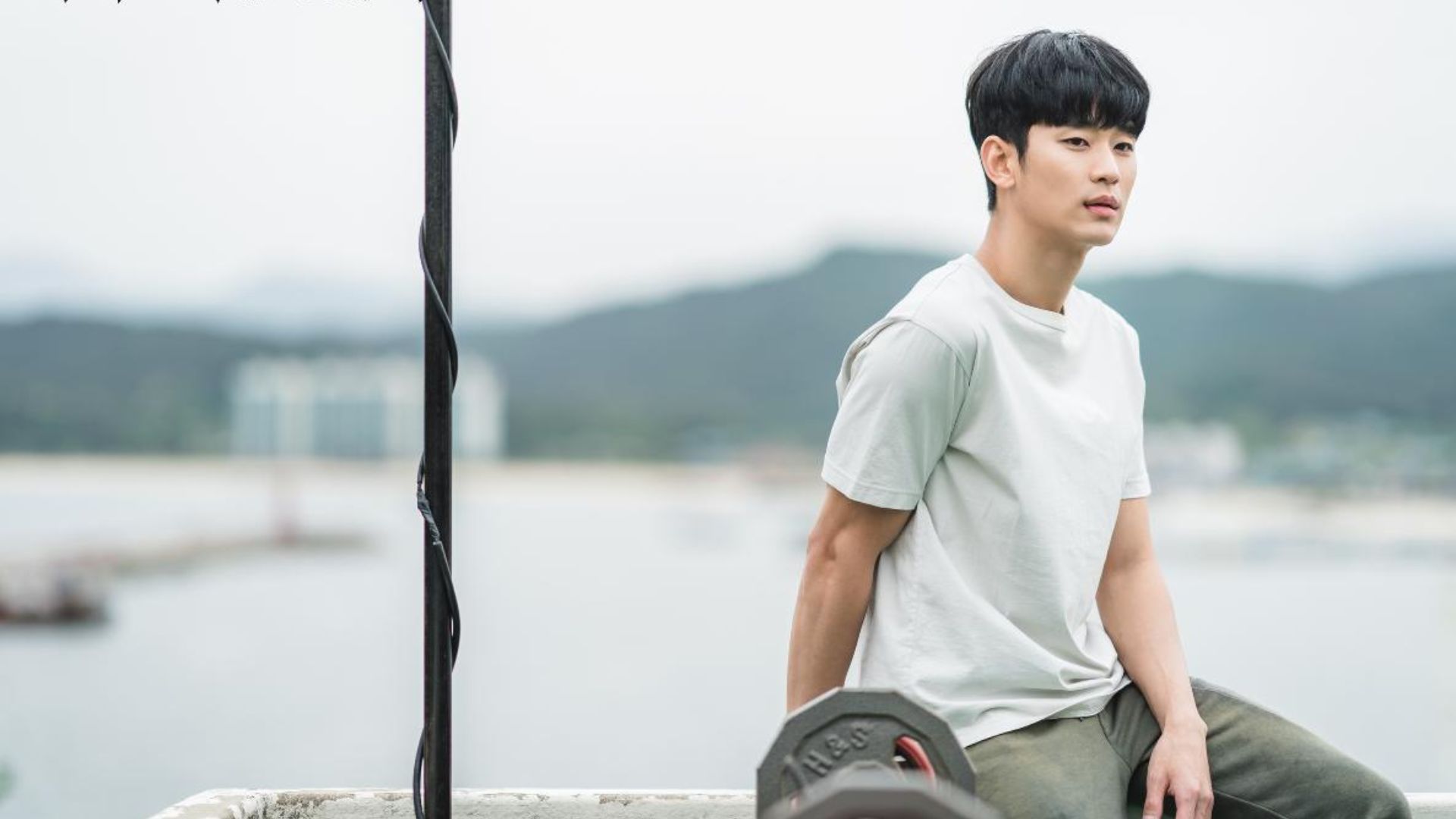 Korean stars military background Kim Soo-hyun