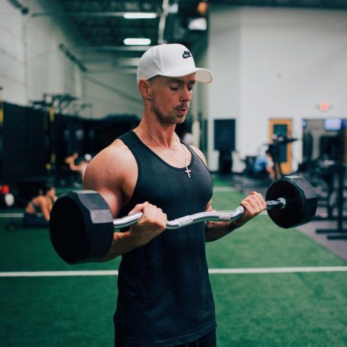 7 Best Bicep Exercises To Include In Your Workout Regime