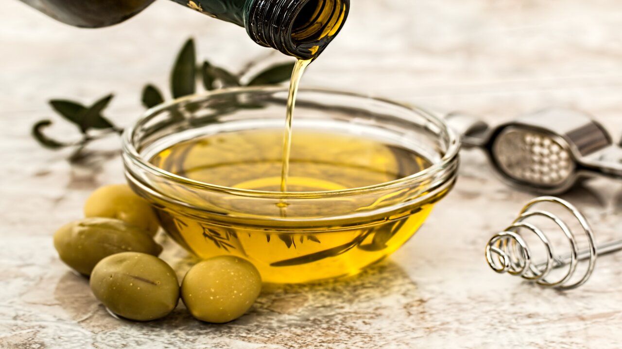 Does Castor Oil Reduce Hair Fall? What Are Its Benefits?