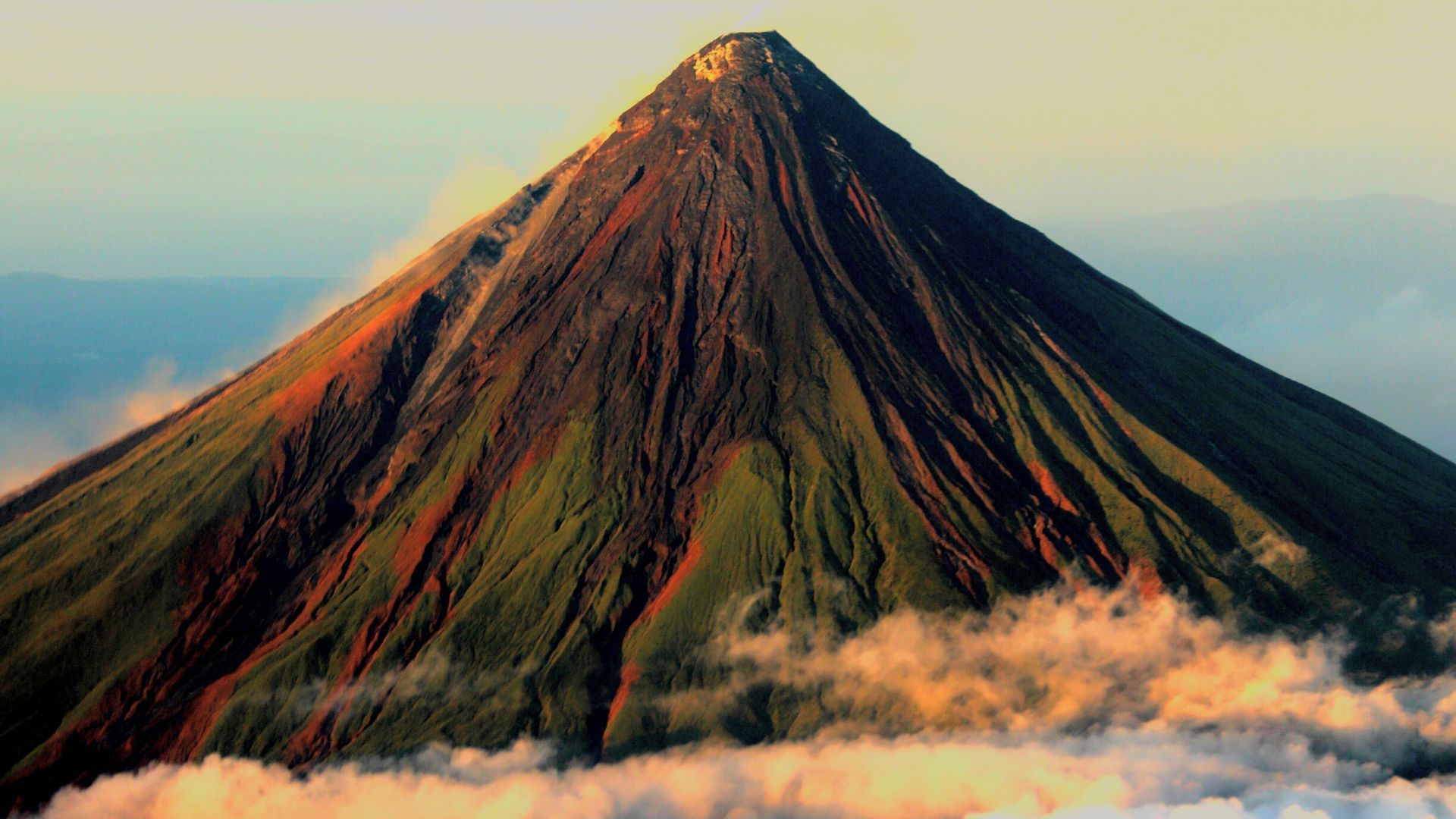 Best places to visit in Philippines - Mayon Volcano