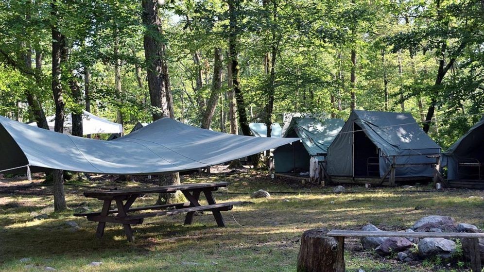 Camp No-Be-Bo-Sco in 'Friday the 13th' (1980)