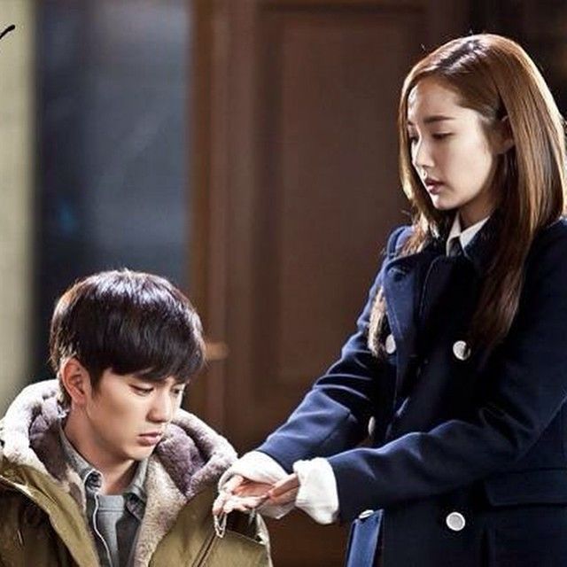 Lee Min-ho and Park Min-young