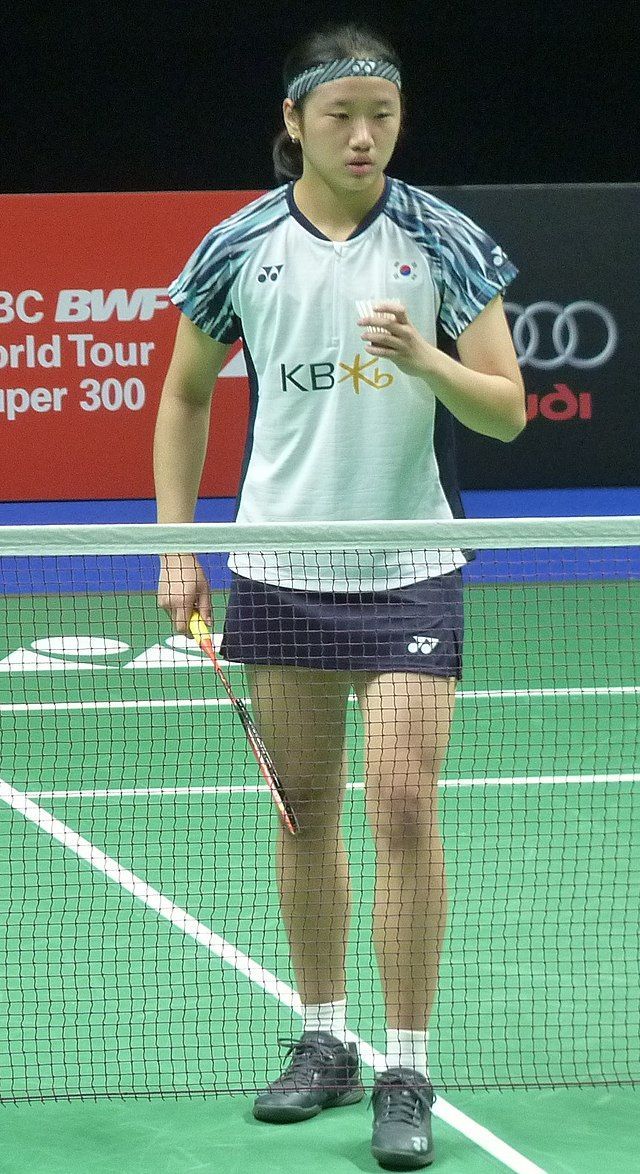 female badminton players