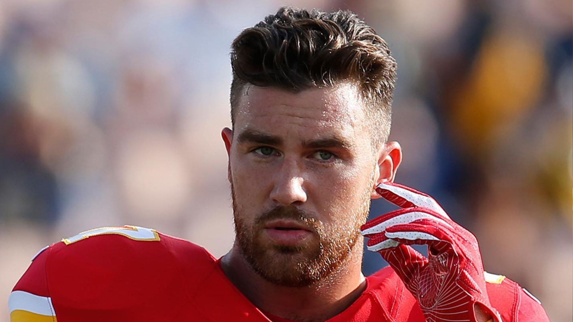 Travis Kelce Taylor Swift boyfriend girlfriend