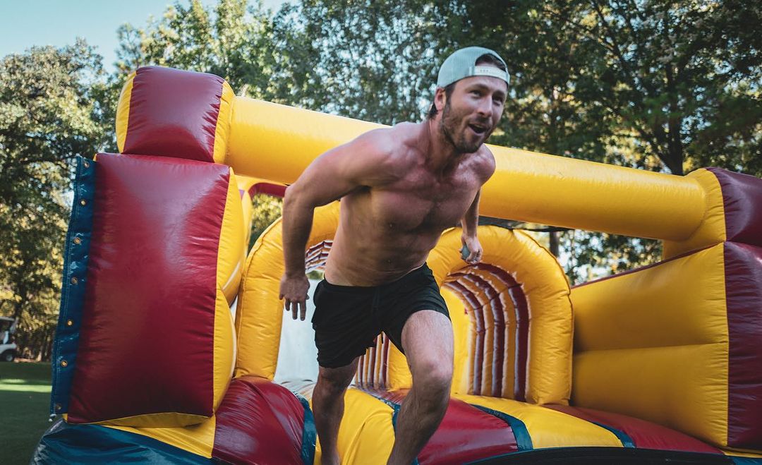 Glen Powell workout