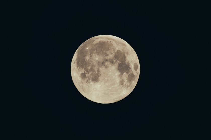 November: Beaver Moon (27 November)