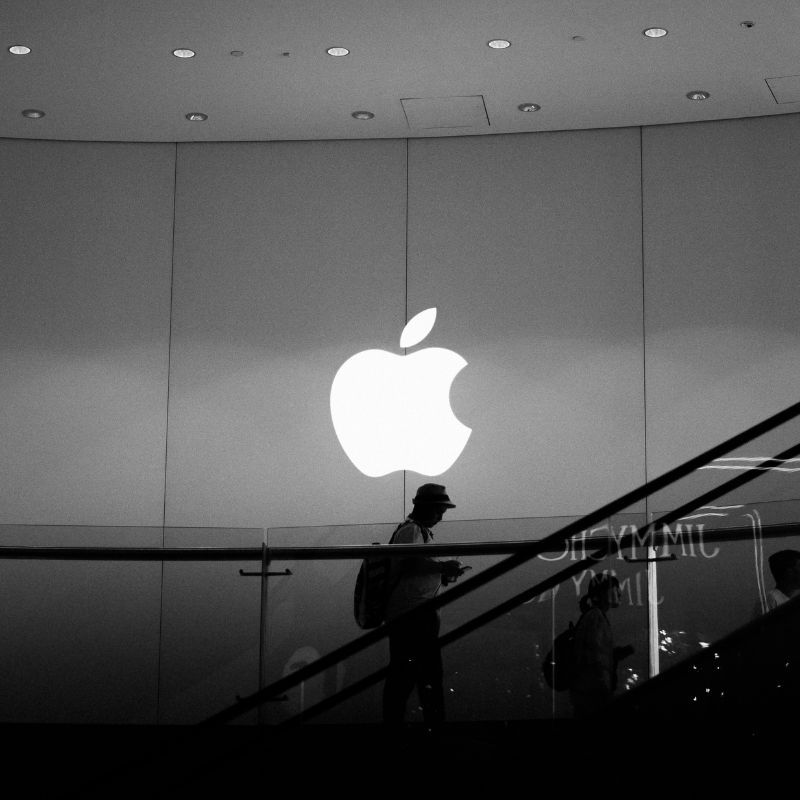 Apple перенесла. Apple next to a Bad one.