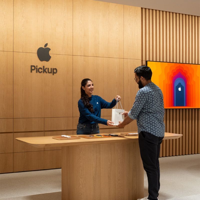 Inside The First Apple Store 