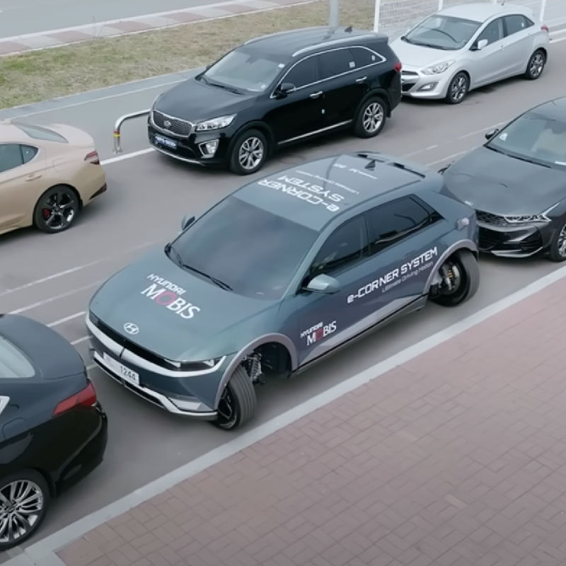 Hyundai’s New Steering Wheel Takes The ‘Right Turn’ To Solve Parking Issues, Traffic Jams