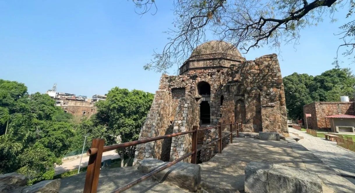 Best Cafes In And Near Hauz Khas Village To Bookmark